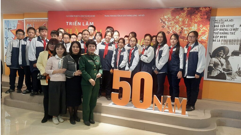 Giáo dục lịch sử dân tộc qua buổi tham quan triển lãm “50 năm chiến thắng Hà Nội – Điện Biên Phủ trên không”