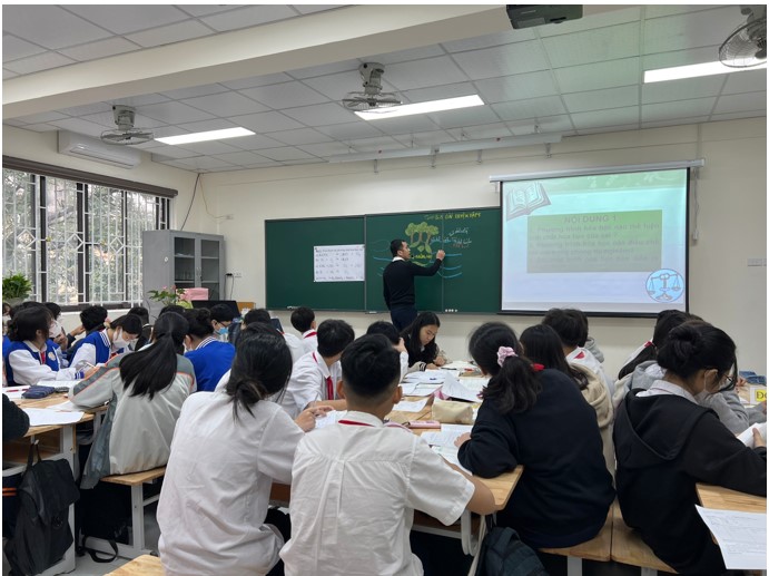 Thầy giáo Lại Phú Quân hoàn thành xuất sắc tiết dạy thi Giáo viên dạy giỏi cấp quận môn Hóa học
