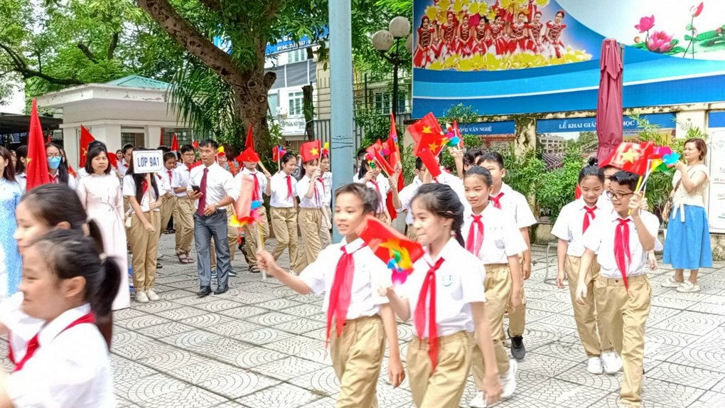 Lễ diễu hành của học sinh lớp 6 năm học 2023-2024