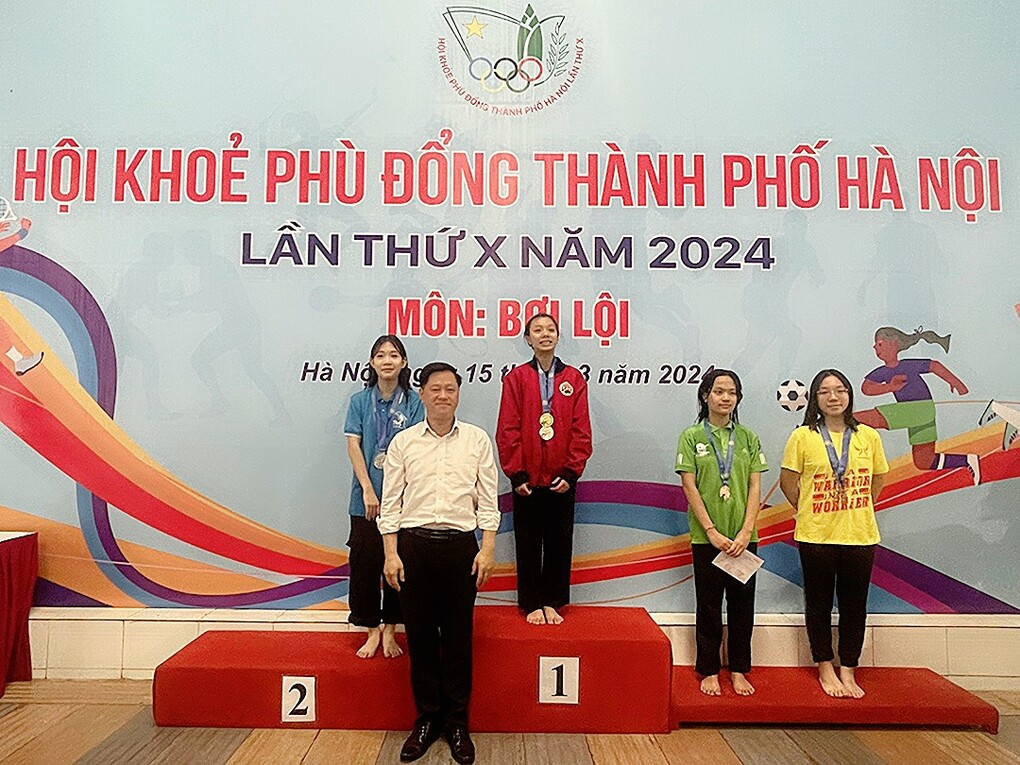 “Tiểu kình ngư 12 tuổi” - Nguyễn Uyên Linh lớp 6A2 giành 2 Huy chương Bạc tại Hội khỏe phù đổng Thành phố Hà Nội lần thứ X năm 2024